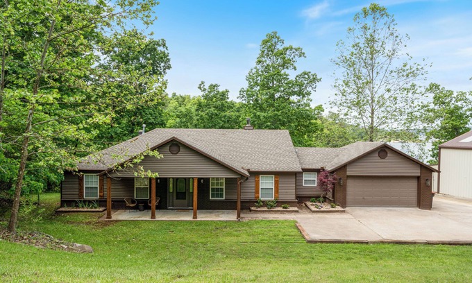 Rogers House | Modern-Rustic brand new Lake front home with hot tub + kayaks!