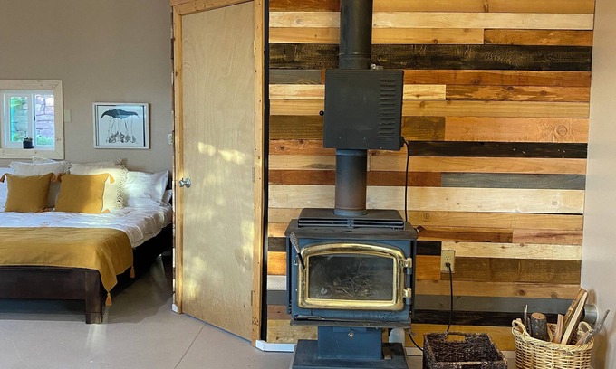 Canoncito House | Modern Rustic Charm for Nature Connection and Inspiration