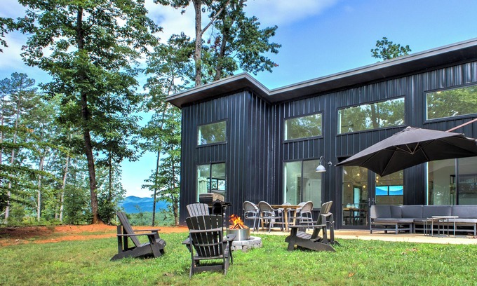 Old Fort House | Modern Sanctuary| Modern Amenities Amidst Rustic Charm