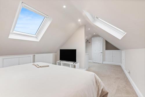 Epsom Apartment | Modern Serenity in Langley Vale