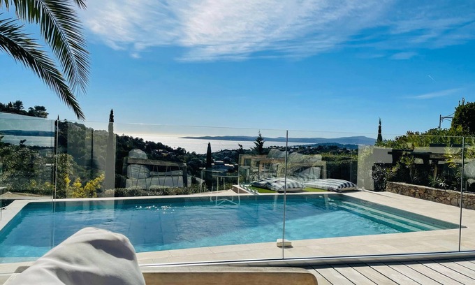 Les Issambres House | Modern, single-storey villa with sea views