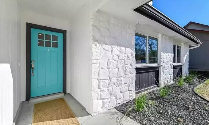 North Austin Civic Association House | Modern Smart Home - Central & Quiet Location!