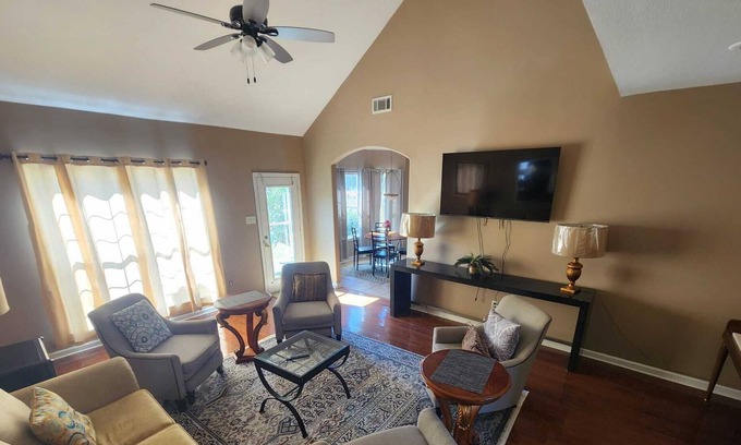 Cordova House | Modern Southern Suburbia East Memphis Estate