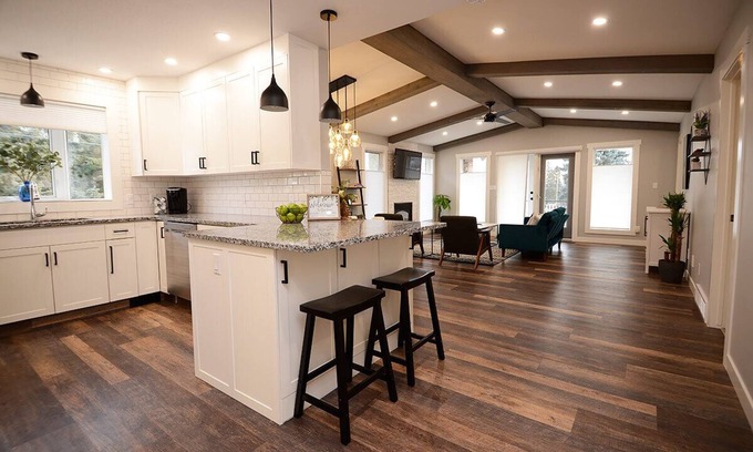 Pincher Creek House | Modern & Spacious 3 Bedroom, Close to the Mountains!