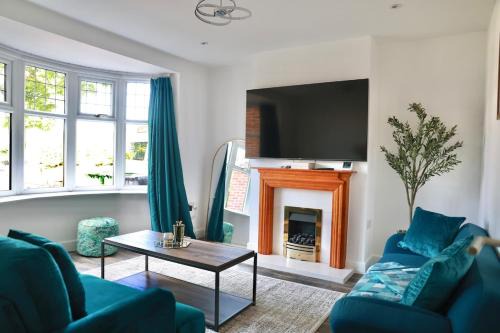 Maidstone House | Modern Spacious 3BR-Free Parking-Long Stay Discounts