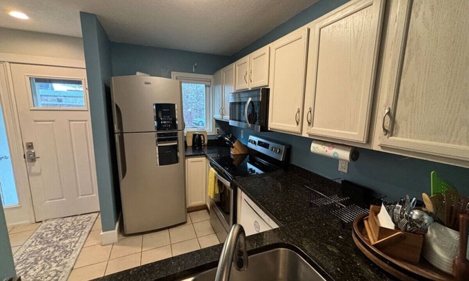 Essex Junction Condo | Modern Spacious Townhouse