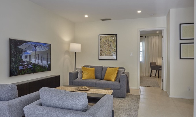 Deerfield Beach Apartment | Modern & Spacious Luxury Apartment – Steps to the Beach