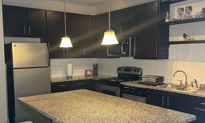 Lakes of Forest Hill Apartment | ✨Modern Stay ✨