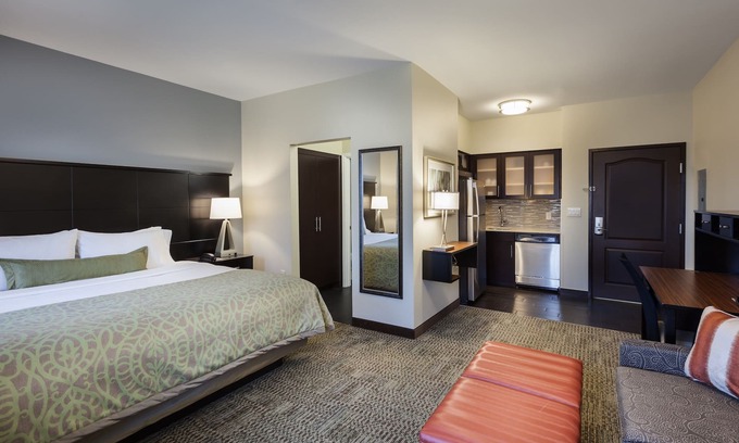 Spring Branch West Apartment | Modern Studio | 24 Hour Business Center + Fitness Center + Outdoor Pool