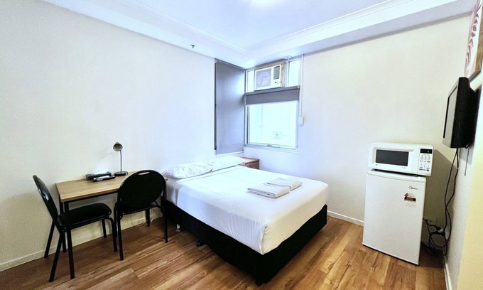 Carlton South Apartment | Modern Studio Apartment in Prime Melbourne CBD Location