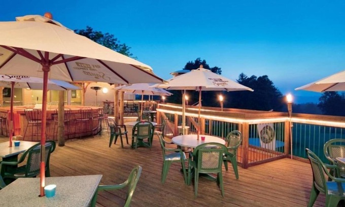 Cheat Lake Apartment | Modern Studio at Lakeview Golf Resort w BBQ Area