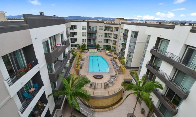 Marina del Rey Apartment | Modern Studio by the Ocean · Pool · Gym · Hot Tub · BBQ · Free Parking