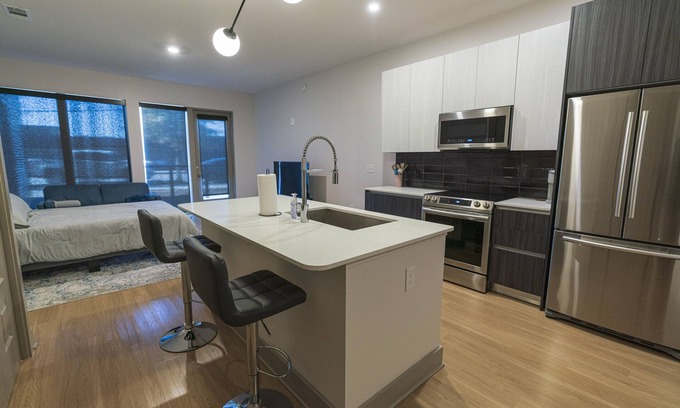 Home Park Apartment | Modern Studio in Midtown, Atlanta. Close to Mercedes-Benz Stadium & Georgia Tech