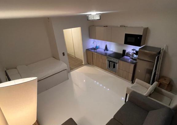 Ullanlinna Apartment | Modern Studio with Balcony in City Center