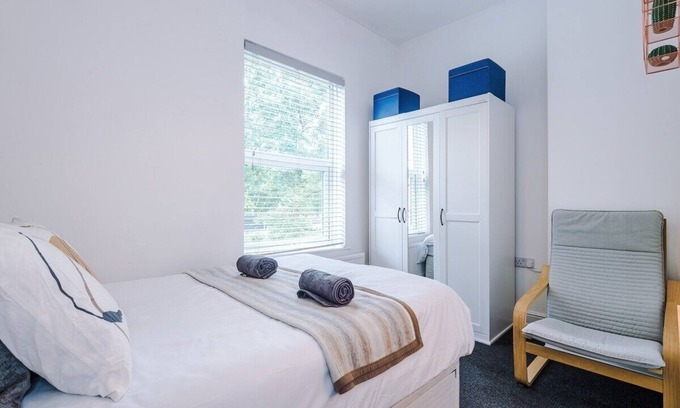 Salford House | Modern & Stylish house | FREE parking/city centre