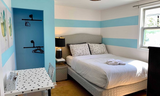 North End Apartment | Modern & Stylish, Perfect for Families and Groups