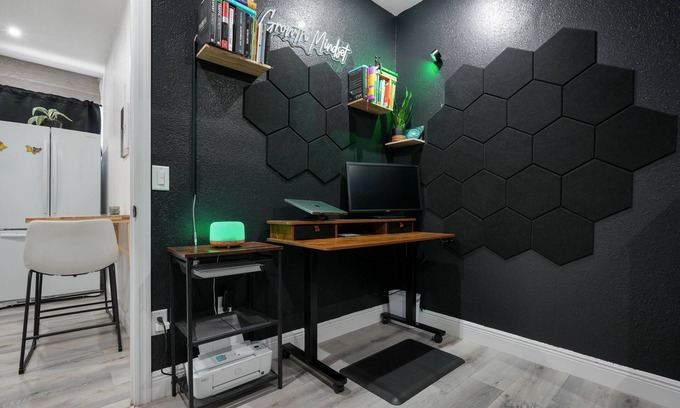 Tampa House | Modern Suite: Creator's Dream just 5 minutes from Airport!