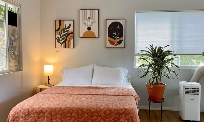 Kailua-Kona Apartment | Modern Tropical Hideaway in Kona