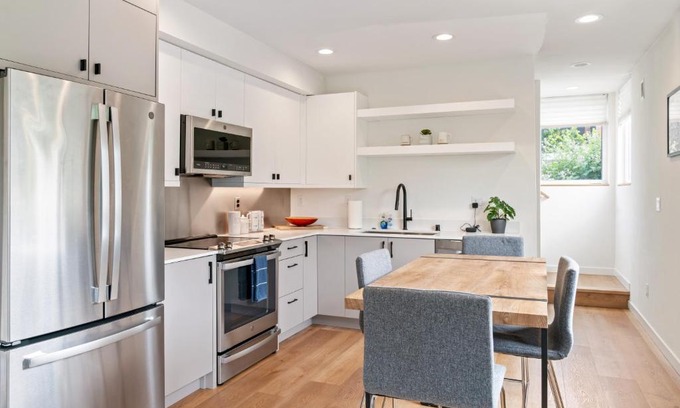 Columbia City Apartment | Modern two story townhouse near light rail