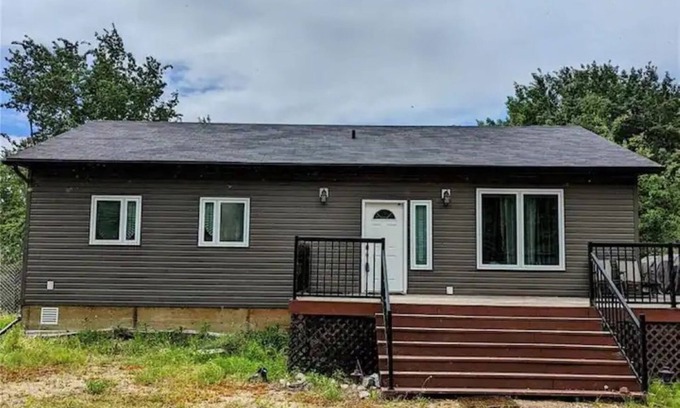 West Central Saskatchewan Cabin | Modern, Upscale Cabin Retreat - Delaronde Lake, SK