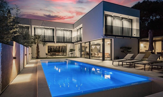 Pomer Villa | Modern Villa Osea -40 m2 4 en-suite, sauna, bedrooms, heated pool, family, quiet area, pet friendly