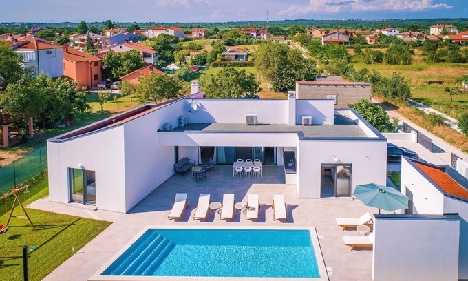 Valbandon Villa | Modern villa with pool