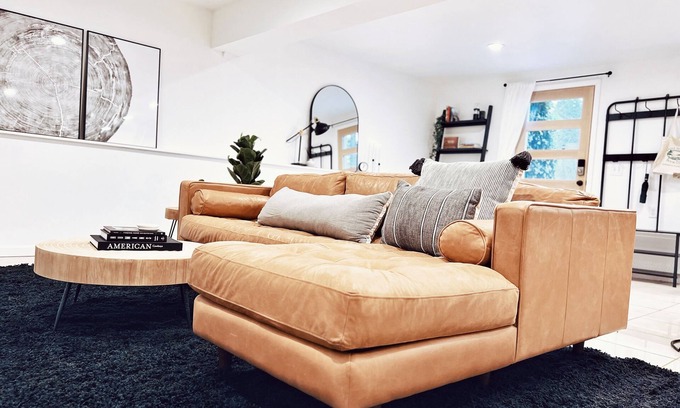 Rollingbay Apartment | Modern Woodland Retreat