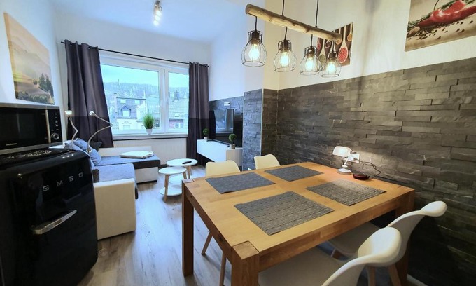 Alt-Wetter Apartment | Moderne Wohlfühloase zentral in Seenähe - Pillow menu, 2 Stk 55" Smart TVs, NETFLIX, DisneyPlus uvm