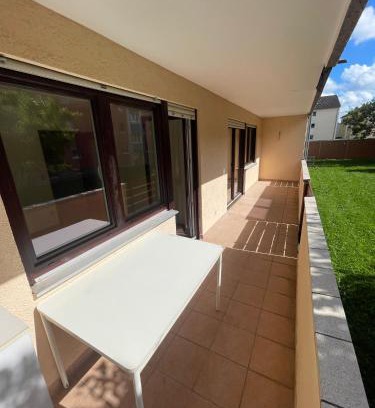 Ansbach Apartment | Modernes Apartment mit Balkon und Aussicht