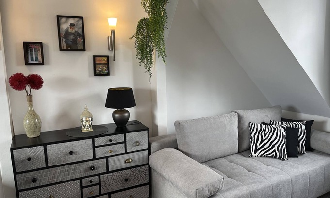 Langenfeld Apartment | Modernisierte, Gemütliche Dg-wohnung in Langenfeld