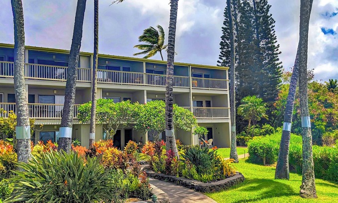 Ualapue Condo | MOLOKAI ISLAND Two Bedroom Oceanfront Top End Unit!
