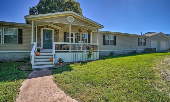 Powell House | Monett Family Ranch Home w/Fireplace & Huge Deck!