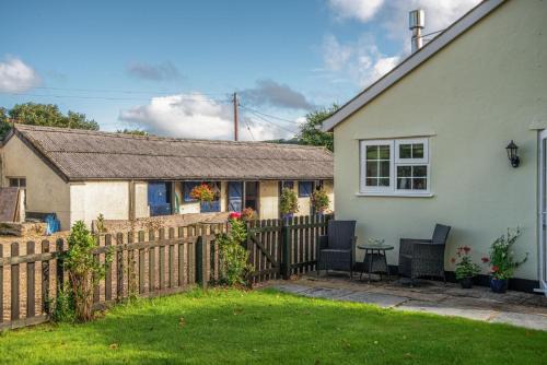 Exford House | Monks Cleeve Bungalow