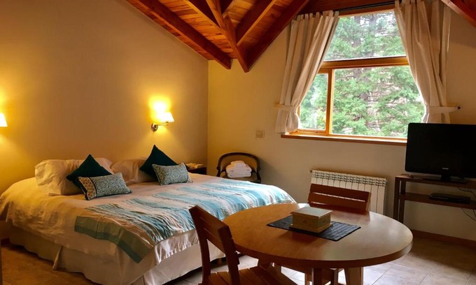 Lanin National Park Apartment | Monoambiente amplio con piscina