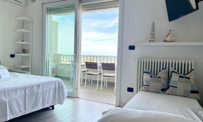 Miramare Apartment | Monolocale vista mare con parcheggio