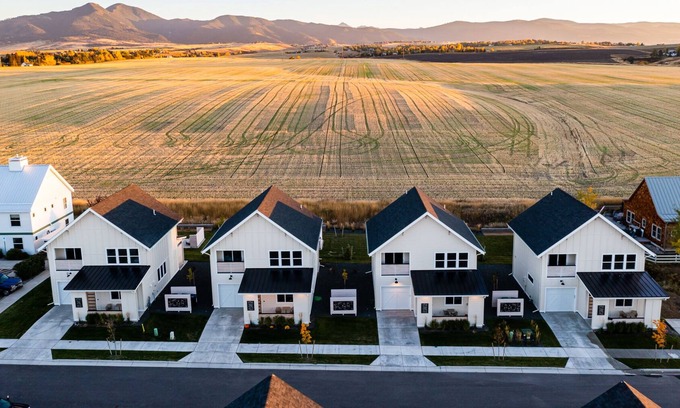Bozeman Cottage | Montana Luxury (2nd Cottage available by request)