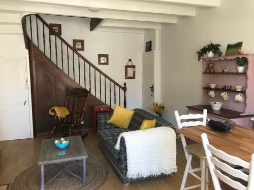 Montemboeuf House | Montemboeuf - Cottage - Sleeps 2 - Parking