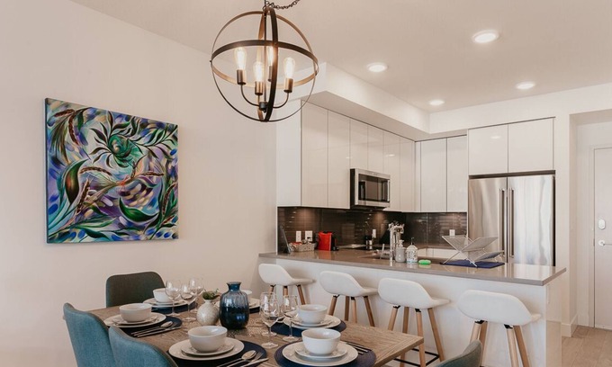 Kelowna Central Business District Apartment | * MONTHLY FURNISHED RENTAL | 2 BED & DEN + 2 BATH | DT KELOWNA