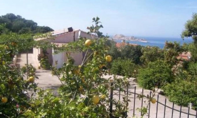 L'Ile-Rousse Apartment | Monticello, T1 air-conditioned for 2 people, terrace with sea view, well-equipped and quiet.