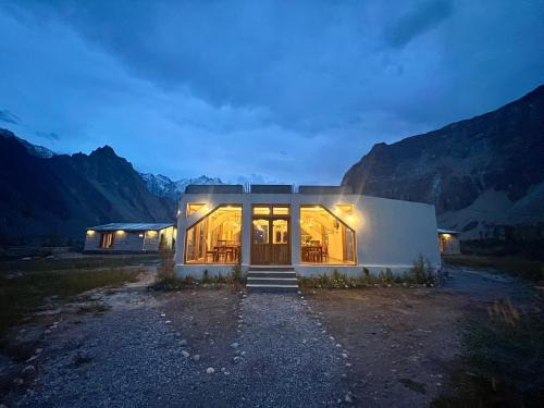 Hunza Hotel | Montvale Resort
