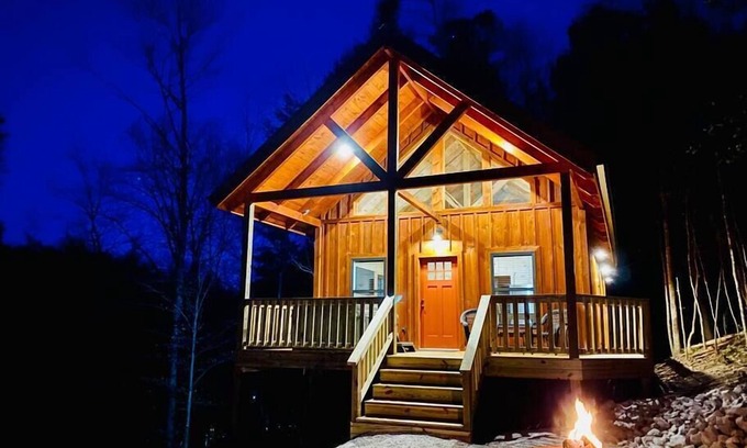 Rogers Cabin | Moonbow Cabin-RRG hot tub-new build