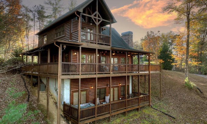 Cherry Log Cabin | Moonlight Mountain Cabin - Great views and a hot tub!