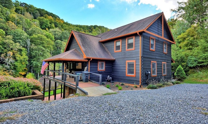 Warrensville Cabin | Moonshine River-Open for Bookings! River Front, Hot Tub, Game Room