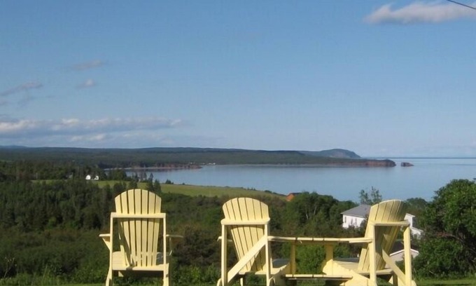 Gardner Creek House | Moore's Specialties Guest House /Relaxing Retreat by the Bay of Fundy
