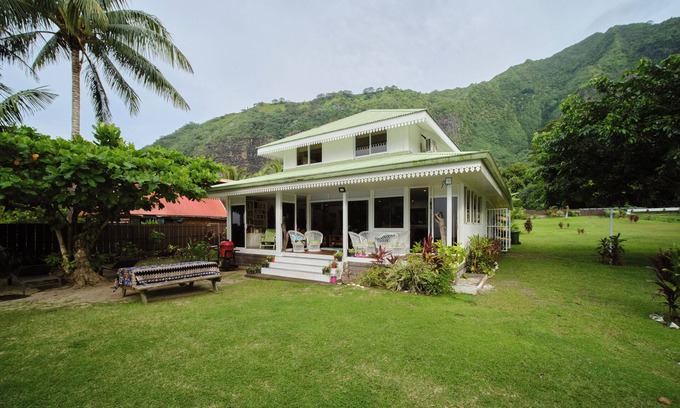 Pihaena Villa | Moorea, Opunohu Bay Villa by the sea