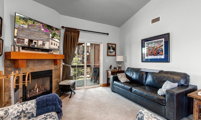 Bear Hollow Village Condo | Moose Mgmt at Bear Hollow 4403 Top Floor-Pool-Hot Tub-Free Shuttle-Clubhouse