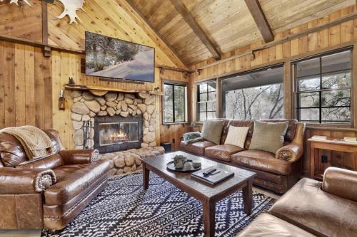 Moonridge House | Moose Mountain Manor Big Bear~ Hot Tub~Central~BBQ~