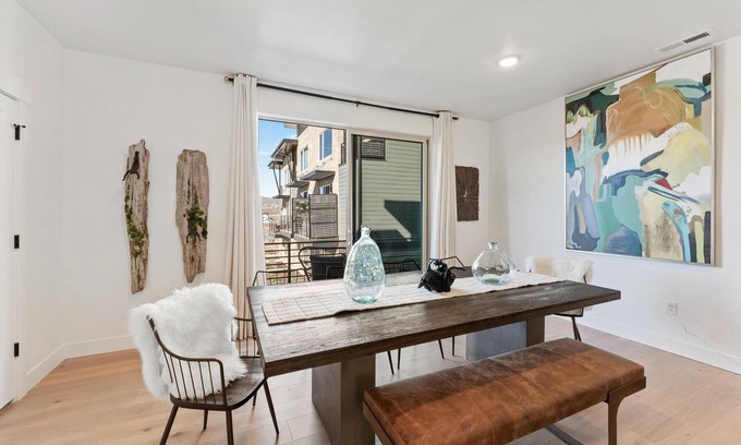 Park City House | Mordern up scale town home 13 minutes from down town Park City.