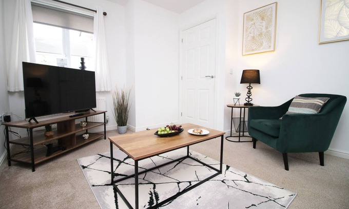 Bon-y-maen House | Morris House by Our Home Short Stays