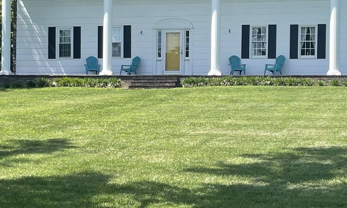 Maysville Bed & Breakfast | Moss Manor Maysville - Golf Course View Historic Bed & Breakfast